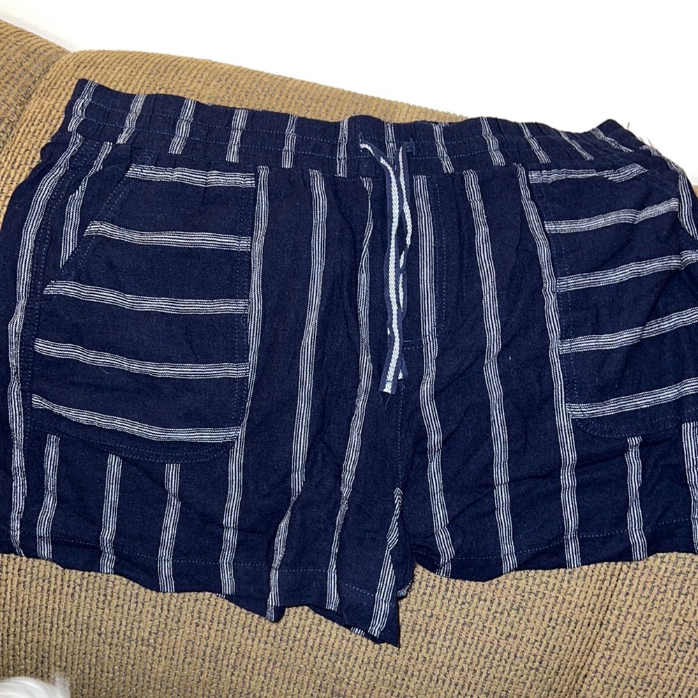 Canvas style shorts with pockets